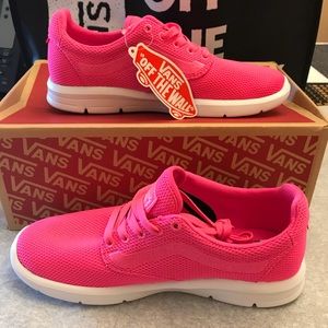 Vans “OFF THE WALL” SHOES